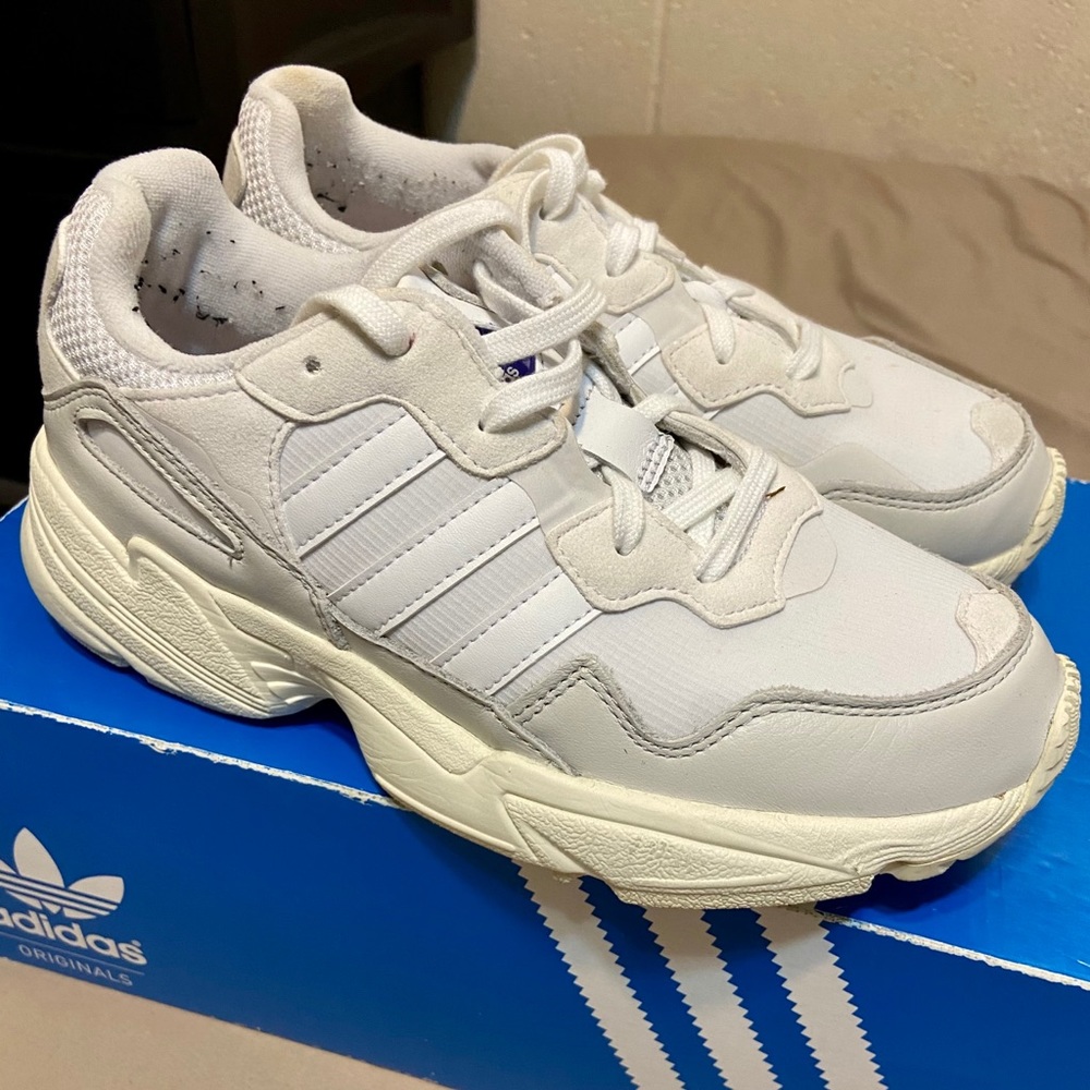 Boys adidas Yung 96